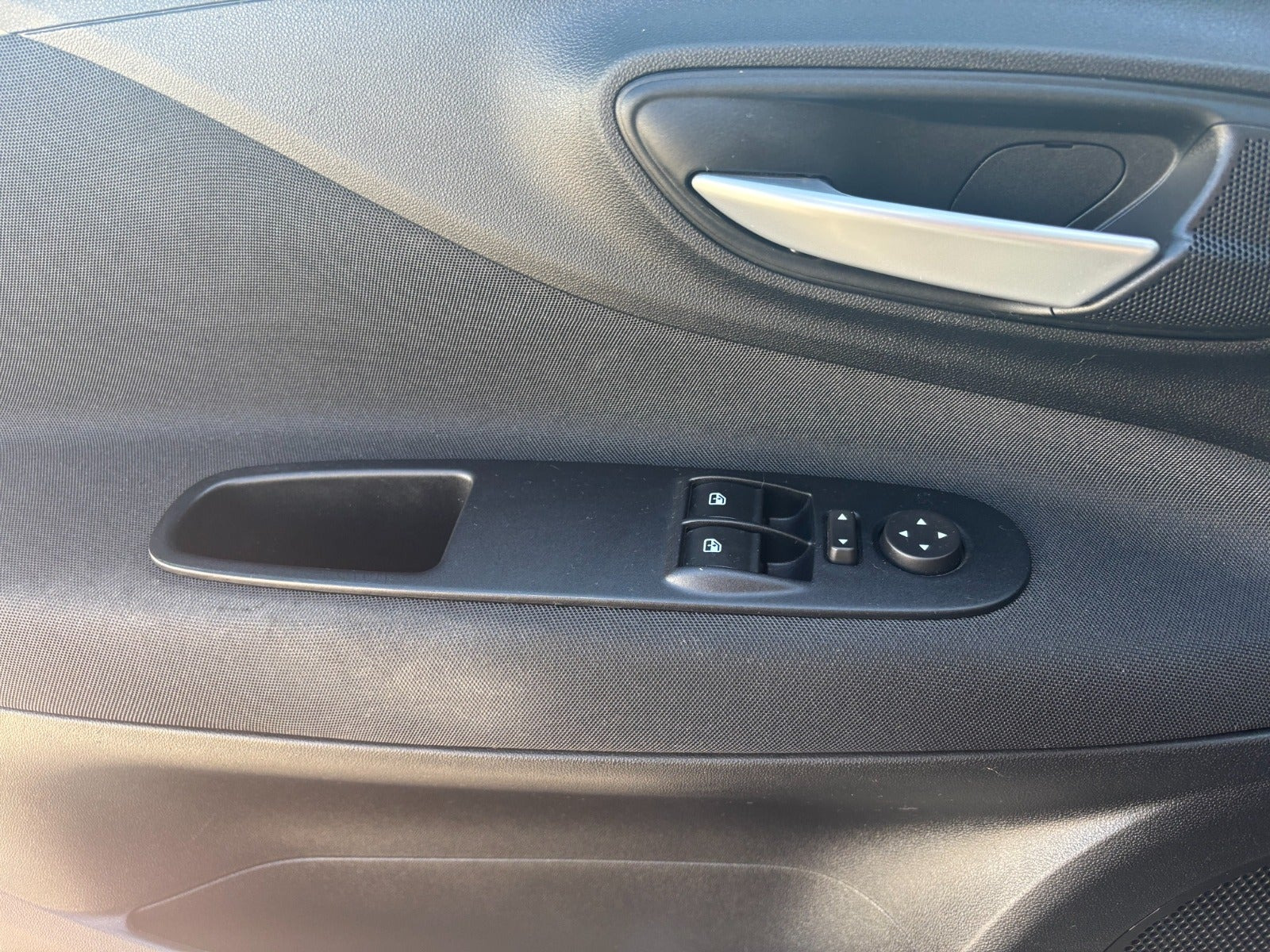 Grå Fiat Punto fra 2017