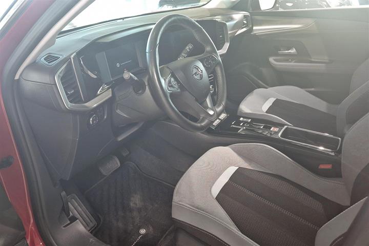 Rød Opel Mokka-e fra 2023