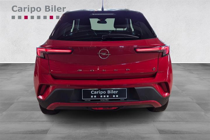Rød Opel Mokka-e fra 2023