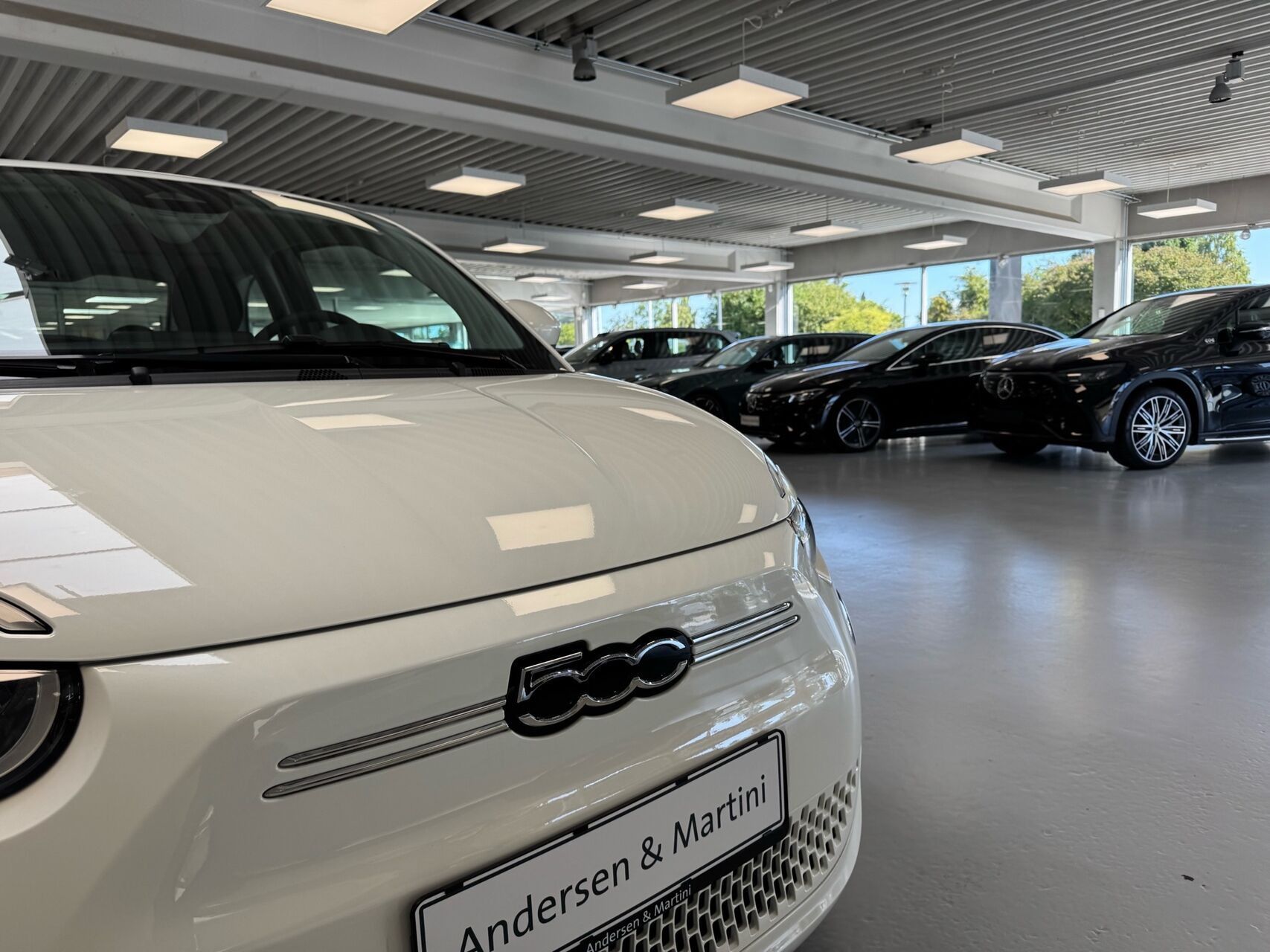 Hvid Fiat 500e fra 2023