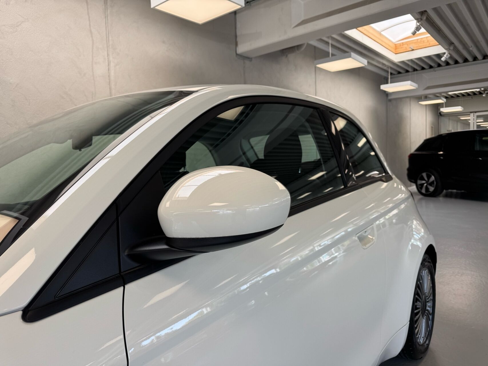 Hvid Fiat 500e fra 2023