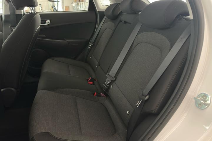 Hvid Hyundai Kona fra 2022
