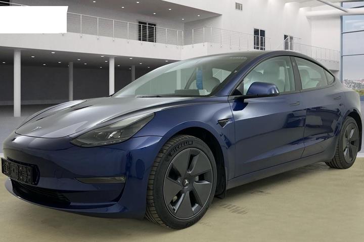 Blå Tesla Model 3 fra 2023