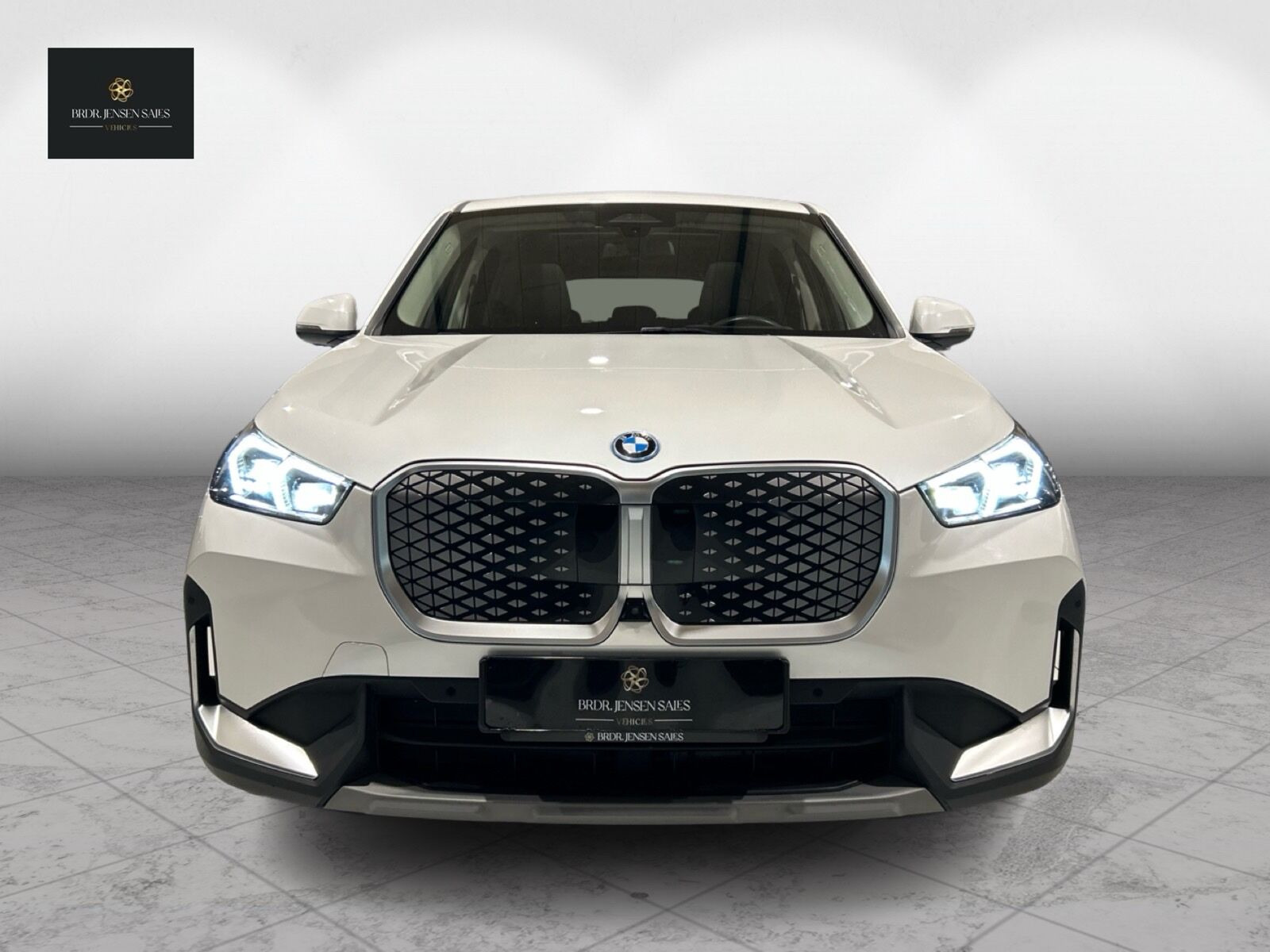 Hvid BMW iX1 fra 2024