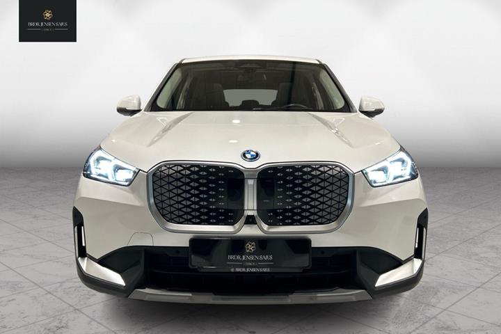 Hvid BMW iX1 fra 2024