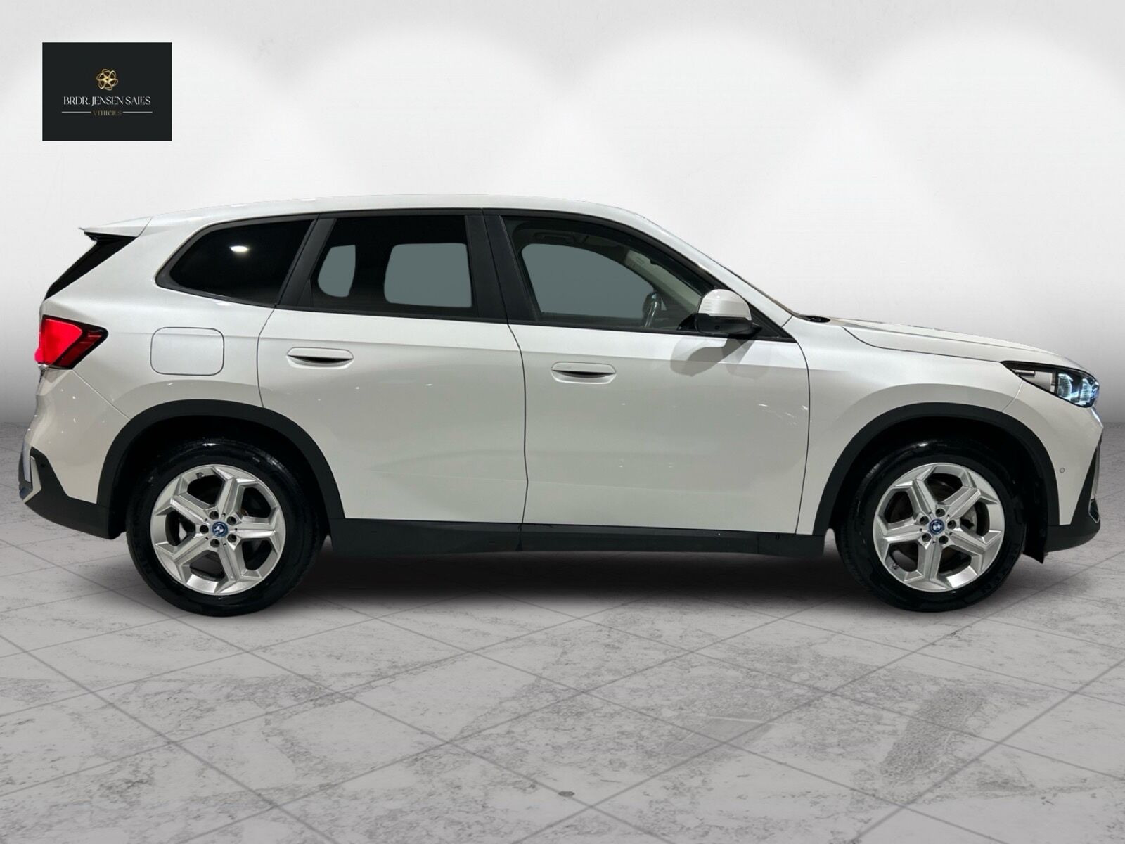 Hvid BMW iX1 fra 2024