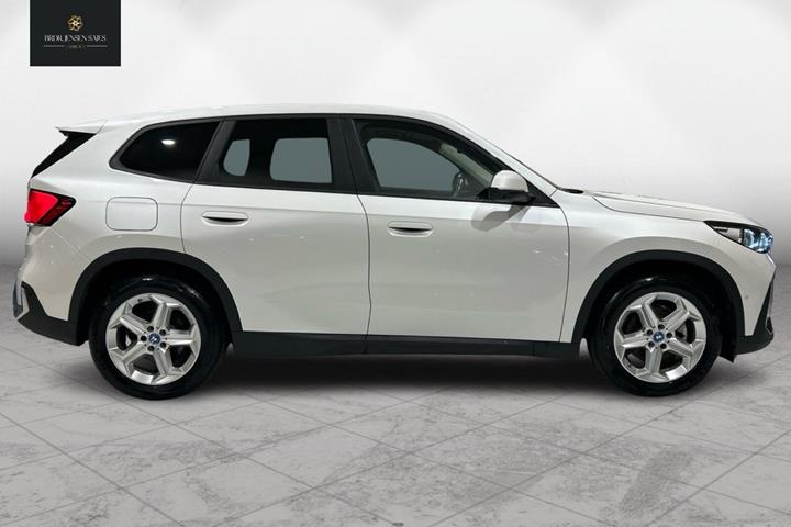 Hvid BMW iX1 fra 2024