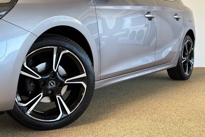 Sølv Opel Corsa fra 2021