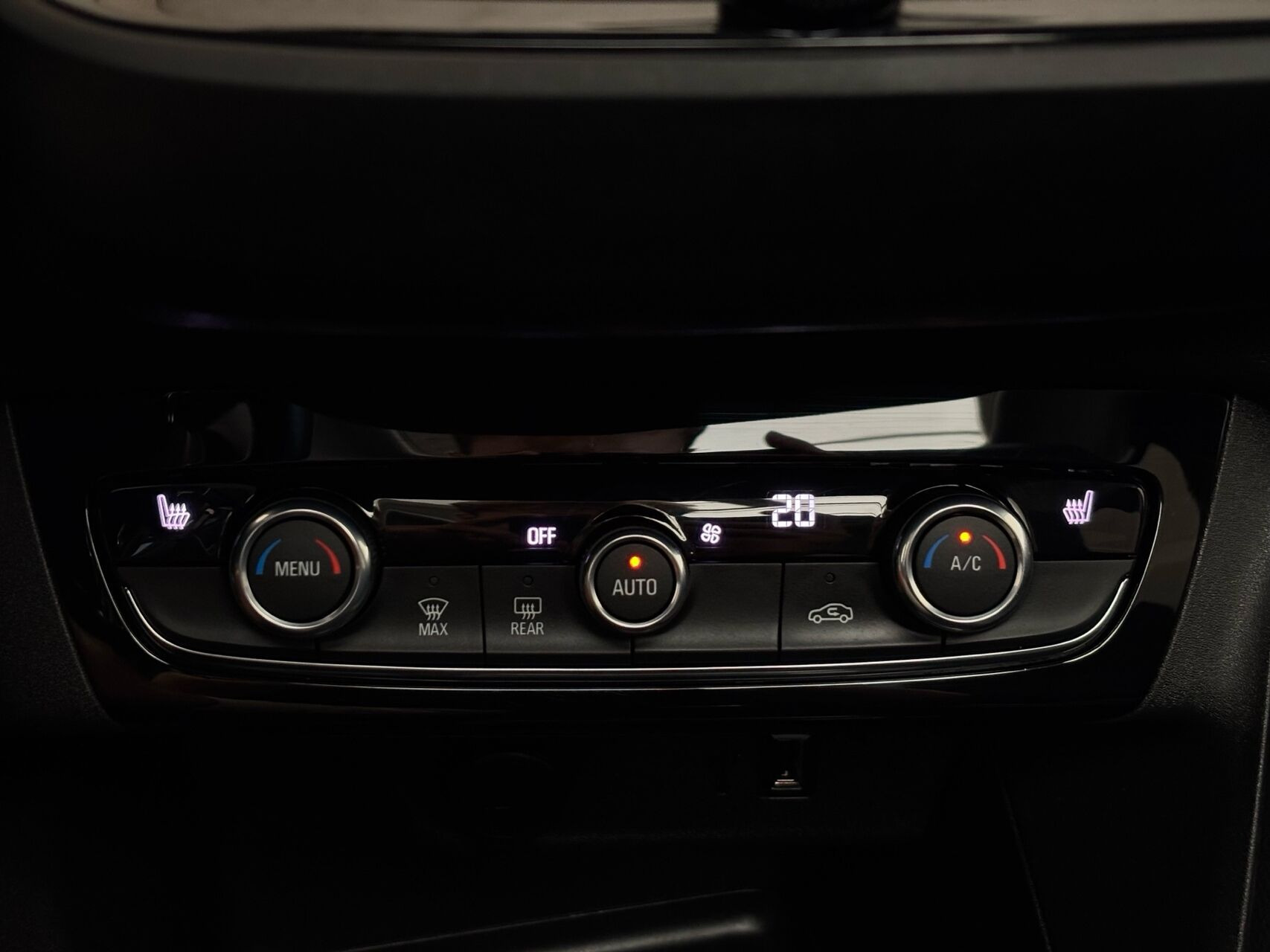 Sølv Opel Corsa fra 2021