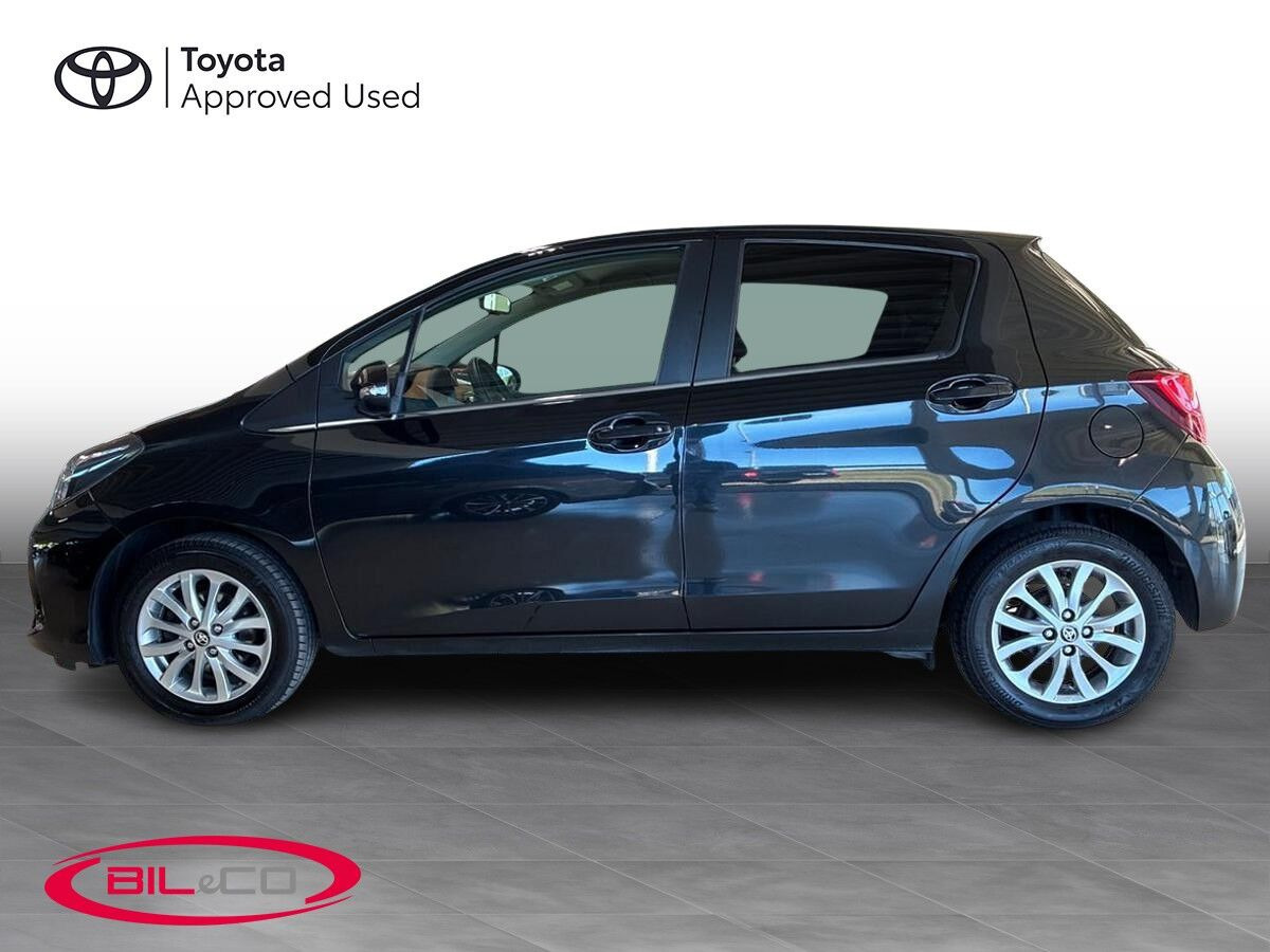 Sort Toyota Yaris fra 2015