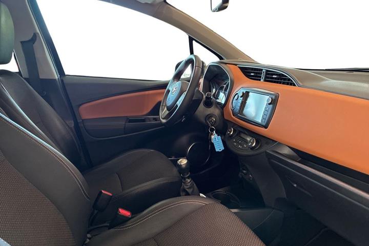 Sort Toyota Yaris fra 2015