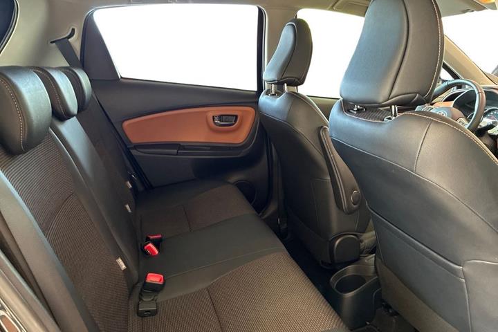 Sort Toyota Yaris fra 2015