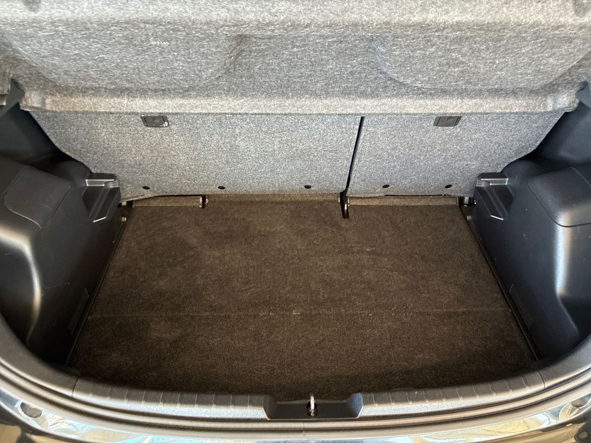 Sort Toyota Yaris fra 2015