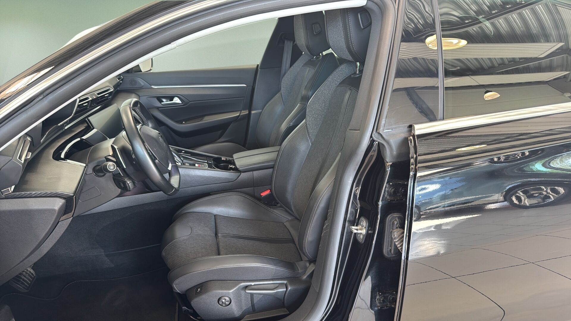 Sort Peugeot 508 fra 2021
