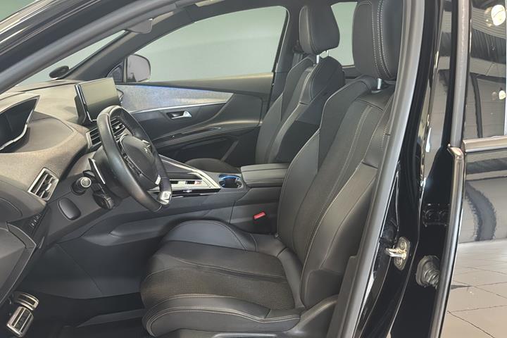 Sort Peugeot 5008 fra 2024