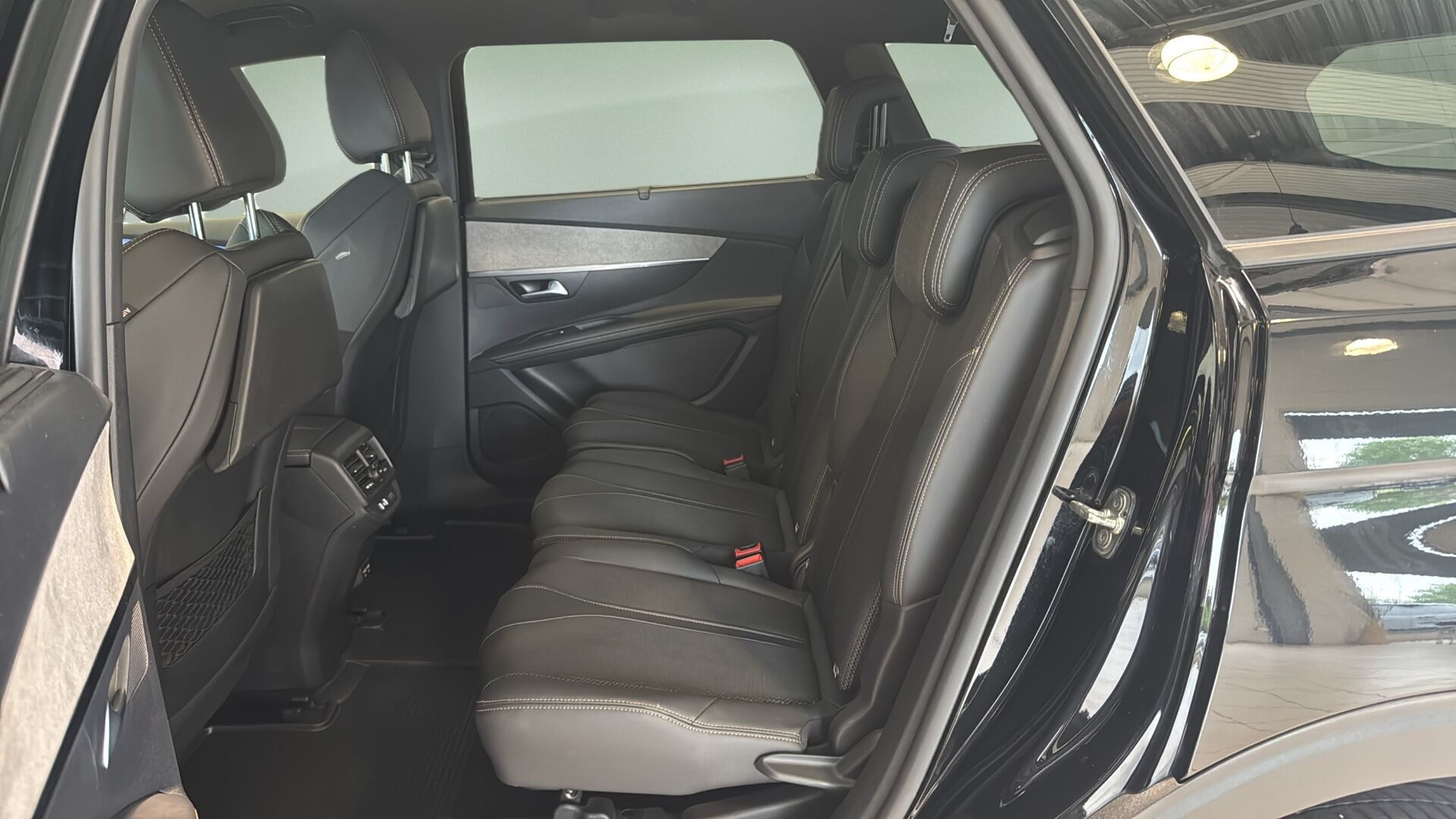 Sort Peugeot 5008 fra 2024