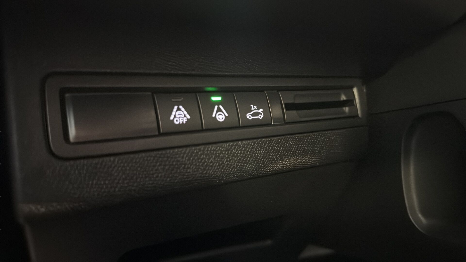 Sort Peugeot 5008 fra 2024