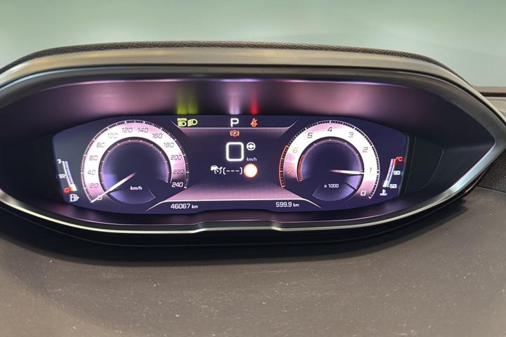 Sort Peugeot 5008 fra 2024