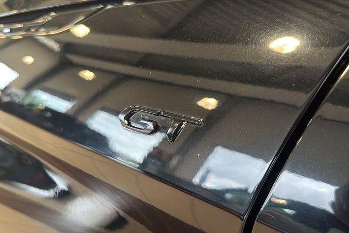 Sort Peugeot 5008 fra 2024