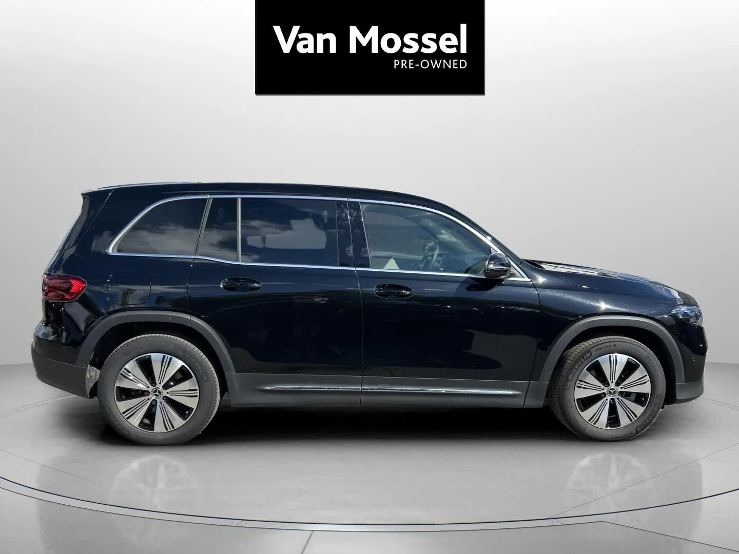 Sort Mercedes EQB 250+ fra 2025