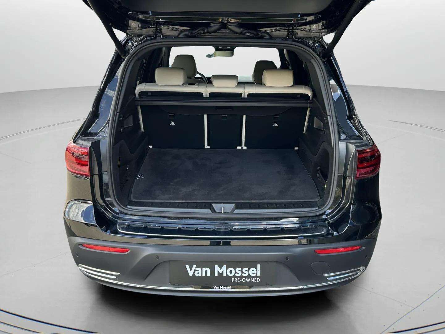 Sort Mercedes EQB 250+ fra 2025