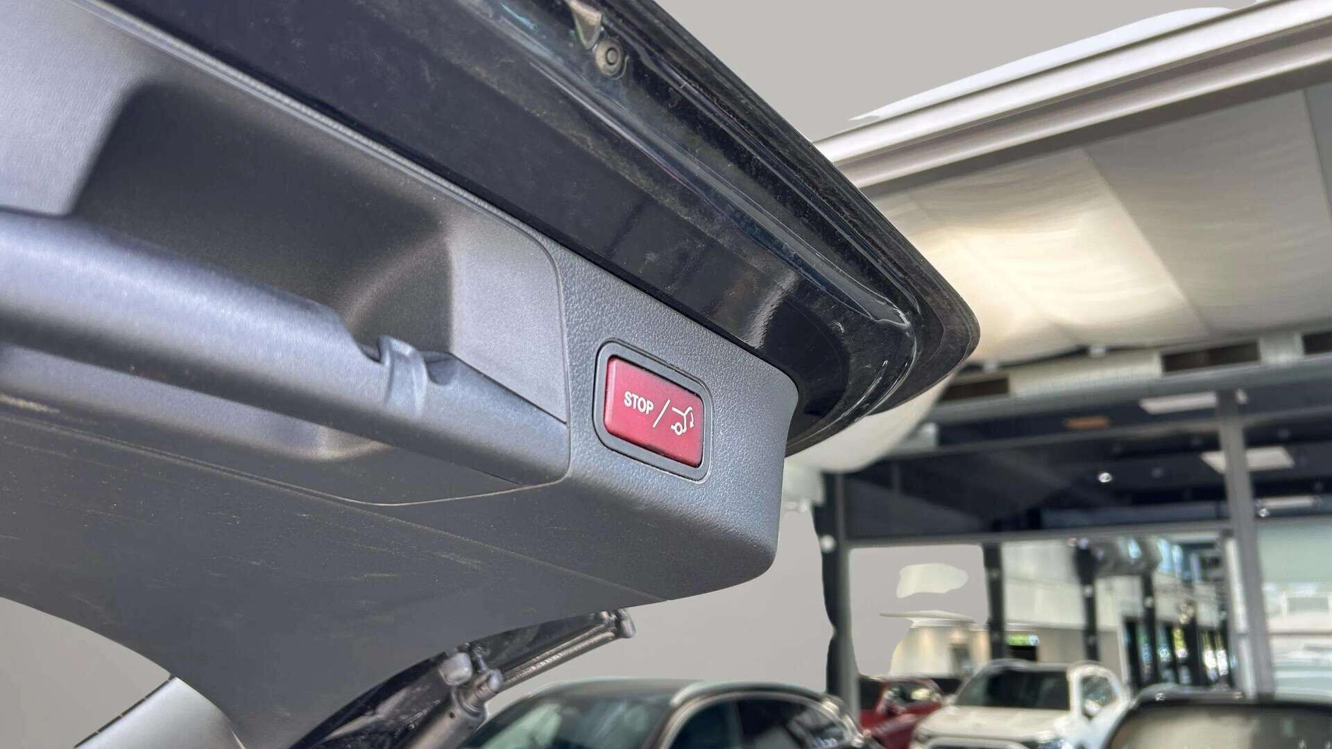 Sort Mercedes EQB 250+ fra 2025
