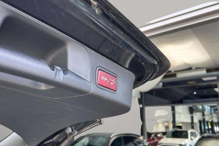 Sort Mercedes EQB 250+ fra 2025