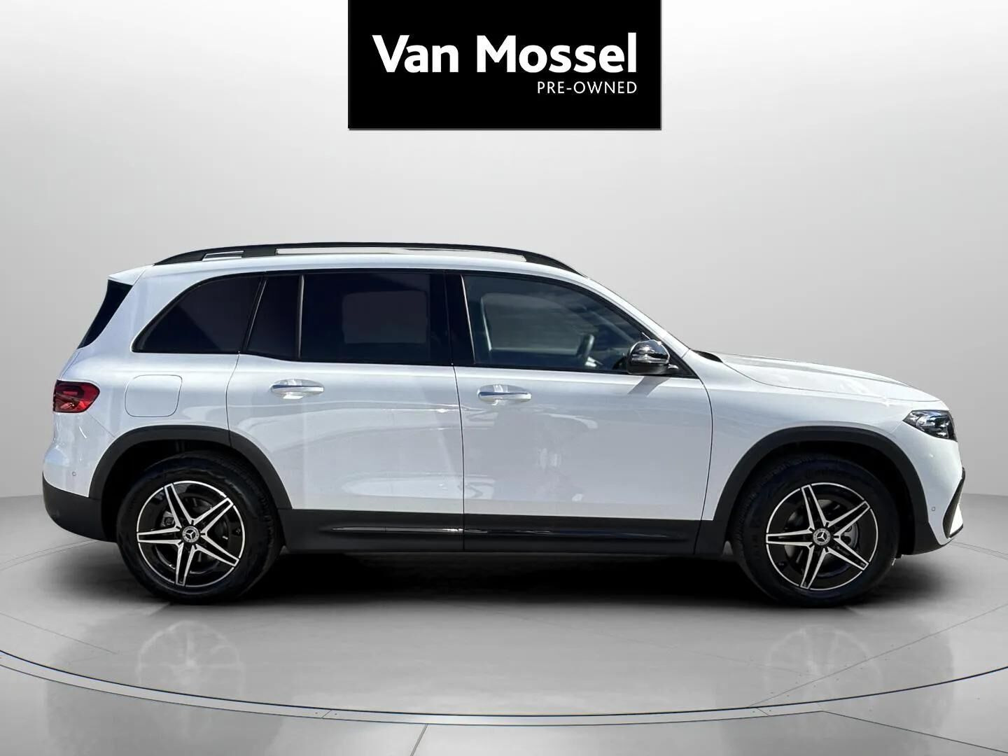 Hvid Mercedes EQB 250+ fra 2025