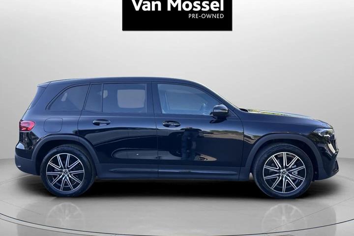 Sort Mercedes EQB 250+ fra 2025