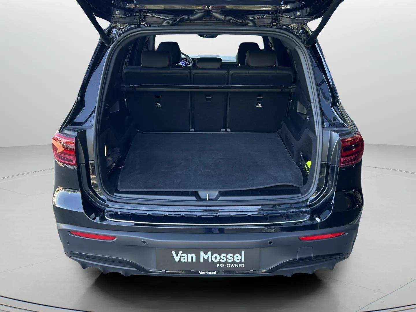Sort Mercedes EQB 250+ fra 2025