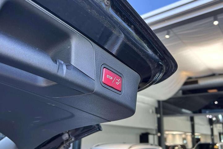 Sort Mercedes EQB 250+ fra 2025