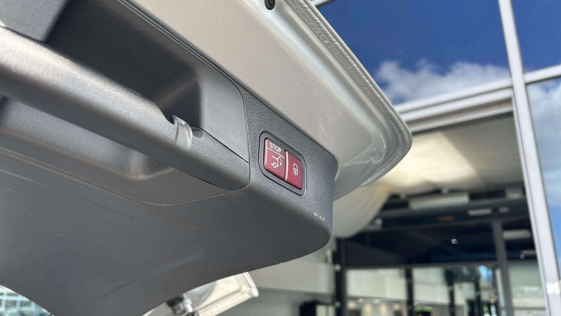 Sølv Mercedes EQB 250+ fra 2025