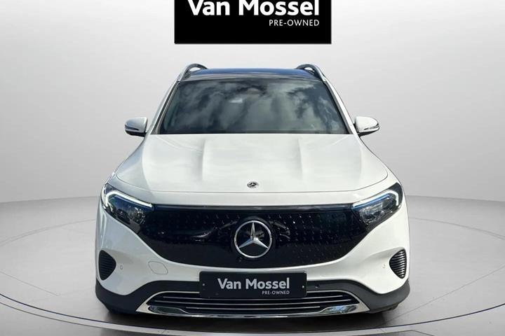 Hvid Mercedes EQB 250+ fra 2025