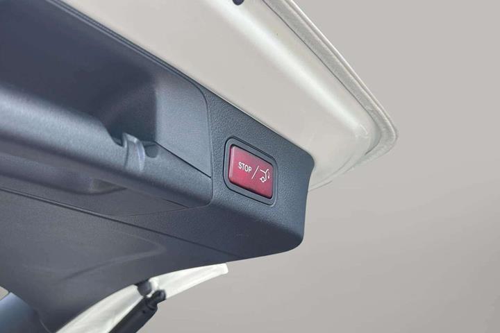Hvid Mercedes EQB 250+ fra 2025