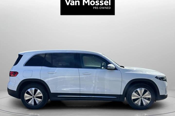 Hvid Mercedes EQB 250+ fra 2025