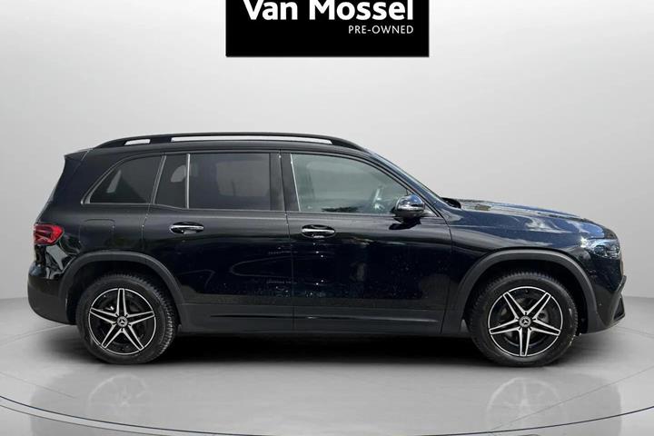 Sort Mercedes EQB 250+ fra 2025