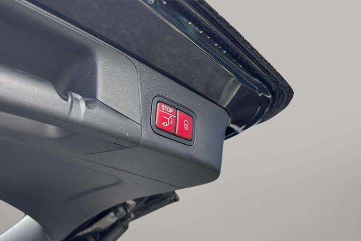 Sort Mercedes EQB 250+ fra 2025