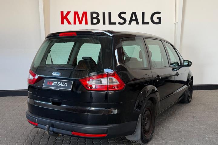 Sort Ford Galaxy fra 2007