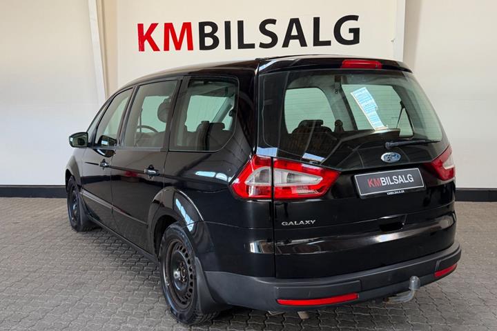 Sort Ford Galaxy fra 2007