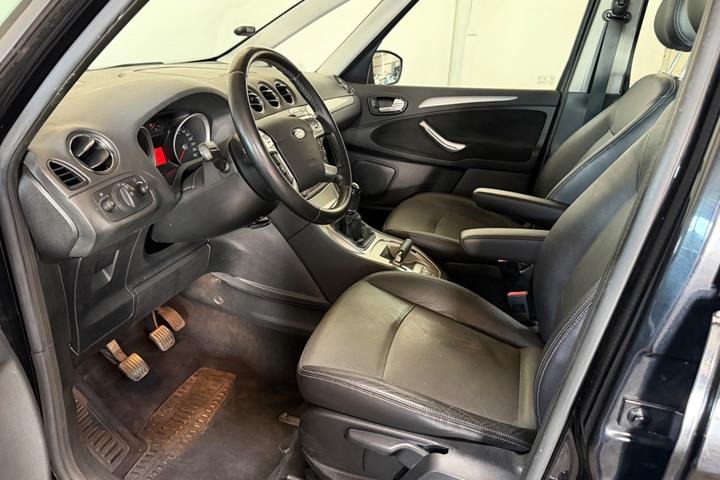Sort Ford Galaxy fra 2007