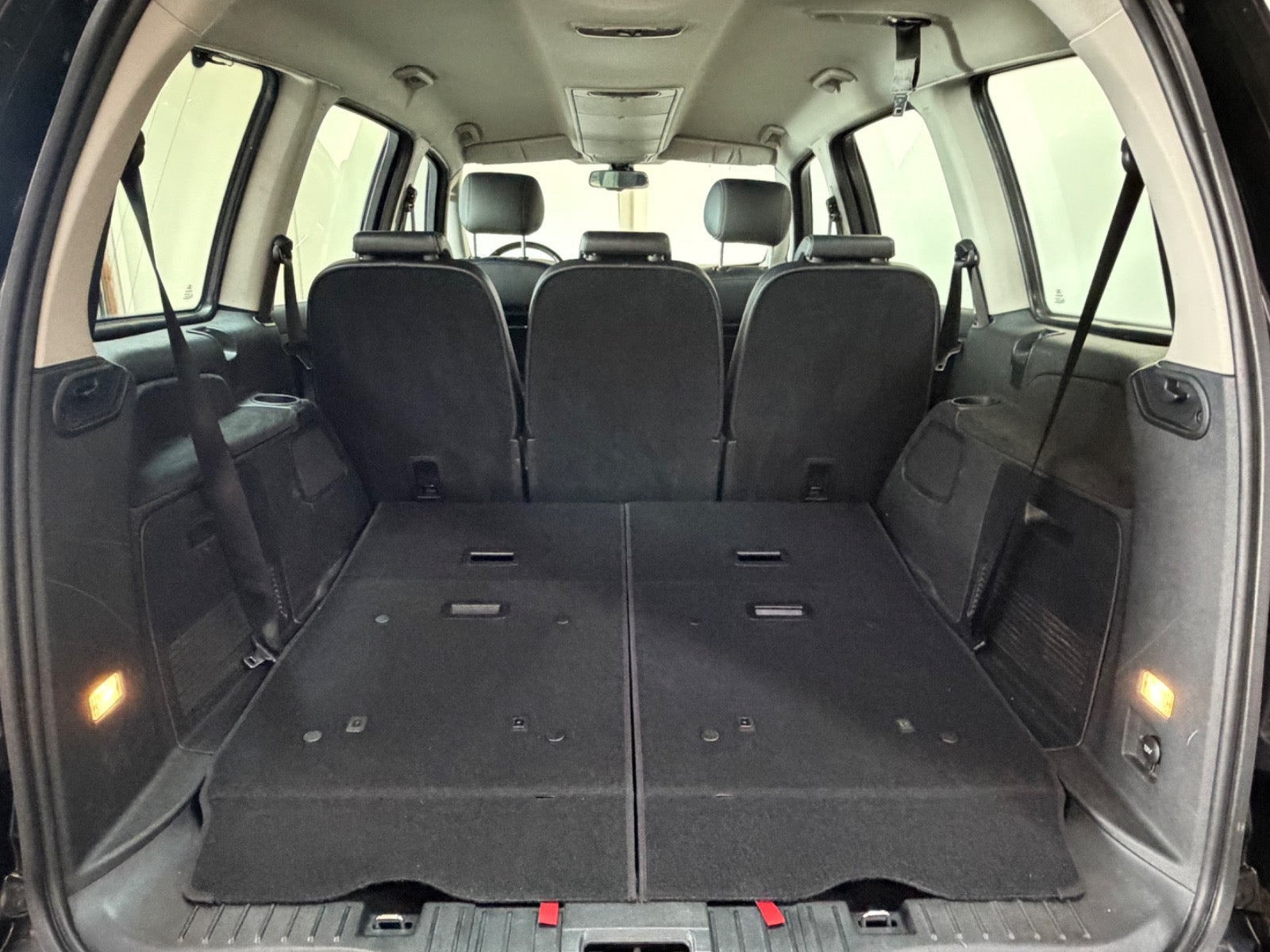 Sort Ford Galaxy fra 2007