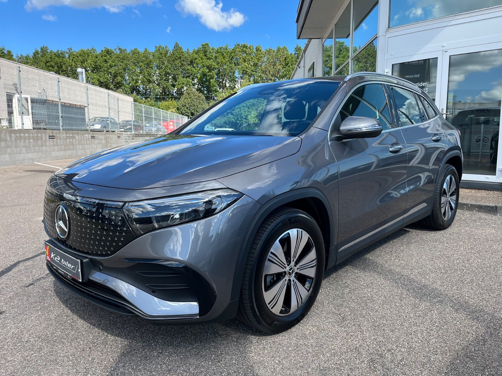 Grå Mercedes EQA250+ fra 2024