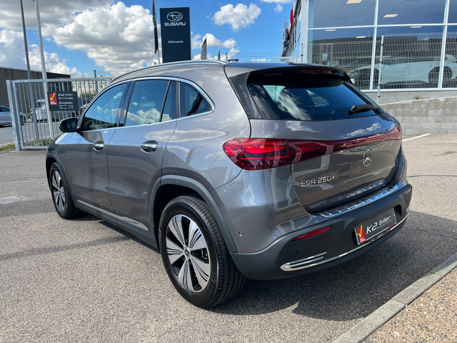Grå Mercedes EQA250+ fra 2024