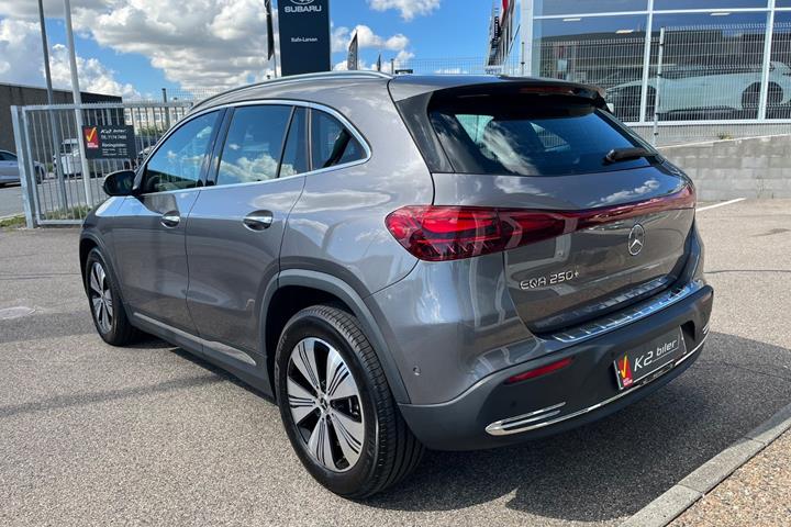 Grå Mercedes EQA250+ fra 2024