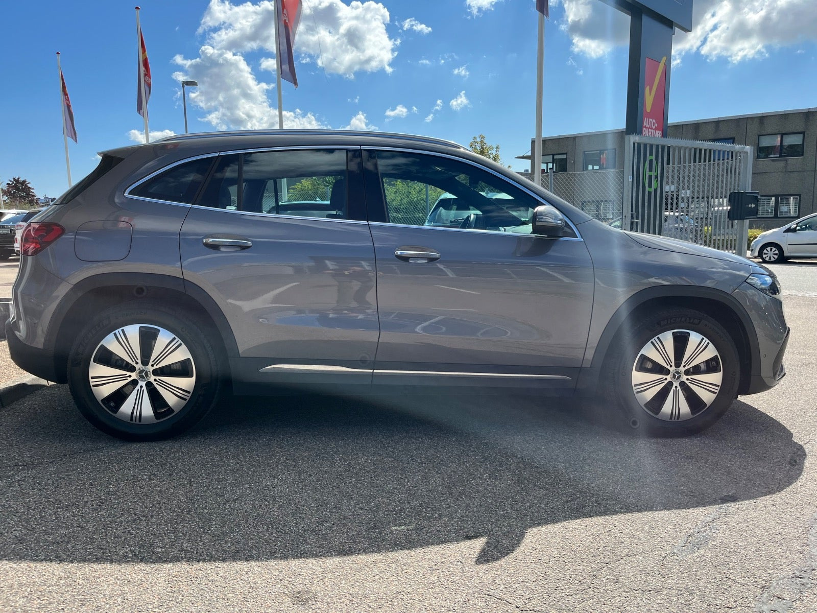 Grå Mercedes EQA250+ fra 2024