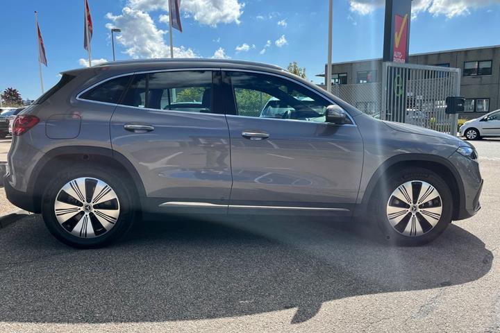 Grå Mercedes EQA250+ fra 2024