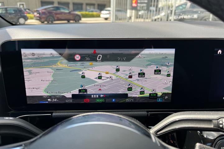Grå Mercedes EQA250+ fra 2024