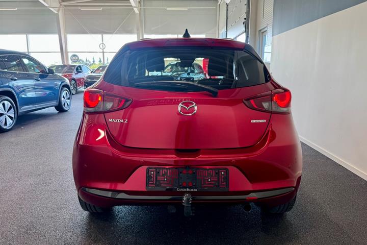 Rød Mazda 2 fra 2023