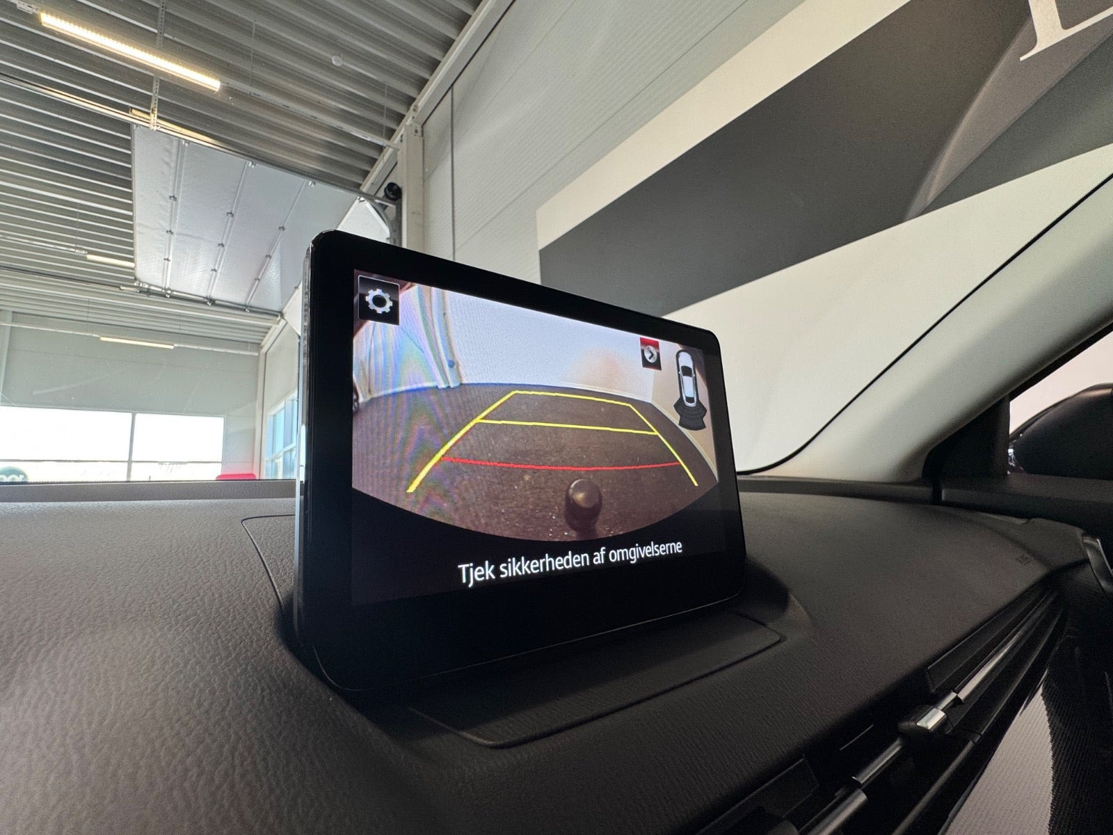 Rød Mazda 2 fra 2023