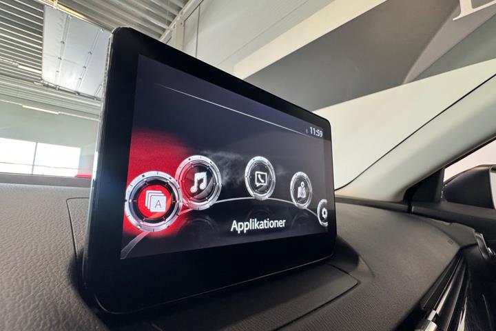 Rød Mazda 2 fra 2023